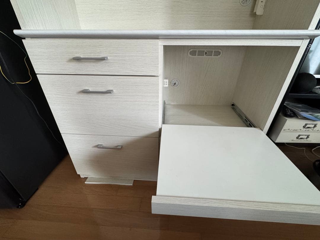 食器棚　高さ1.800幅1.000奥行390