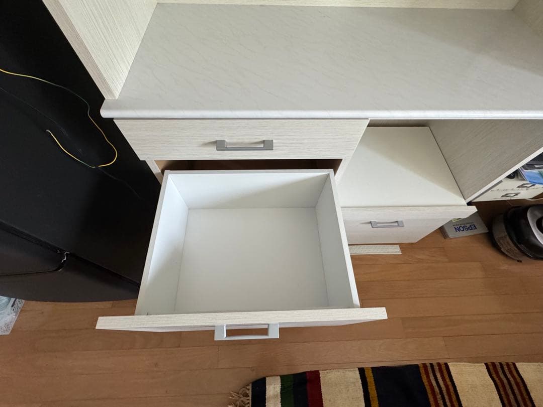 食器棚　高さ1.800幅1.000奥行390