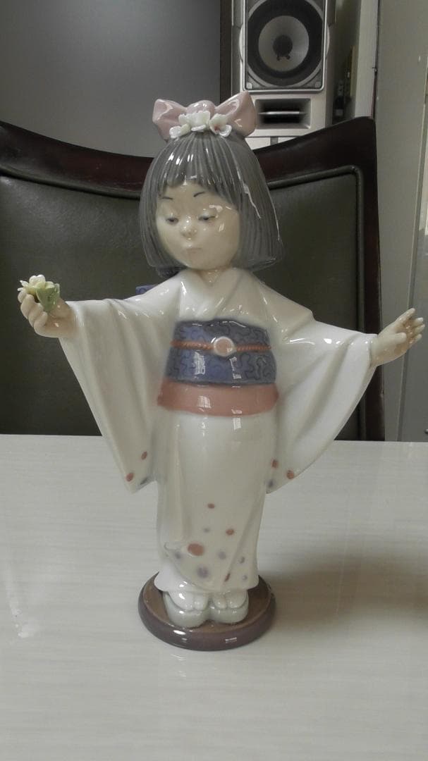 まりも　LLADRO　リヤドロ　【花を見つめる少女】　リアドロ 　L460