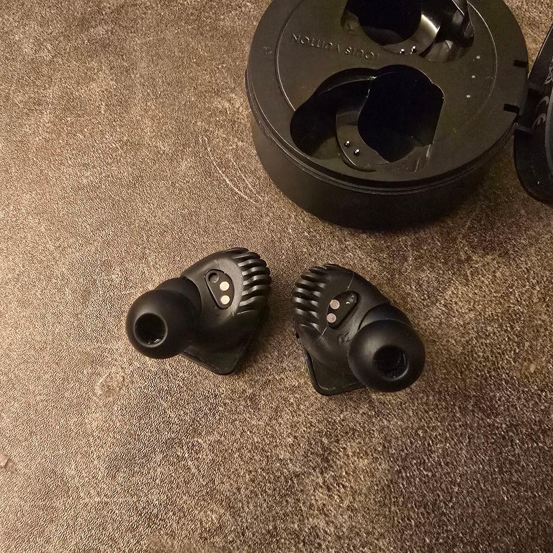 Louis Vuitton ワイヤレスイヤホン ブラックルイヴィトン