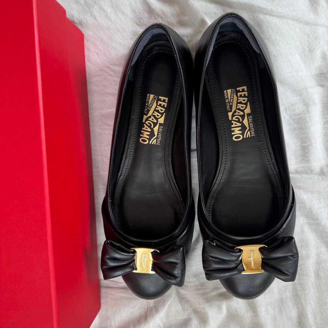 【ほぼ新品】フェラガモヴァラリボンフラットシューズサイズ26.5-27