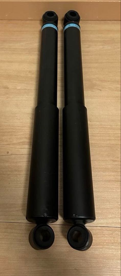 ハイエース　ダークプライムS ショックアブソーバー4本セット 黒