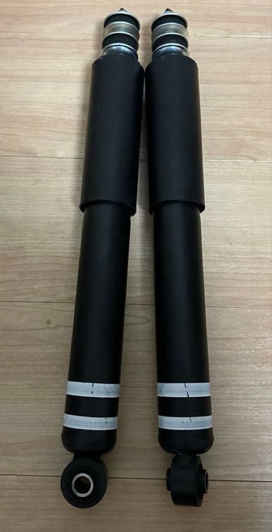 ハイエース　ダークプライムS ショックアブソーバー4本セット 黒