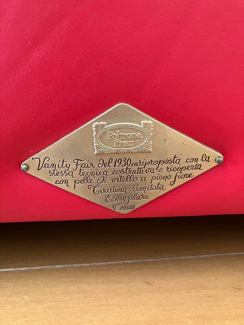 ポルトローナフラウ　1人掛けソファー