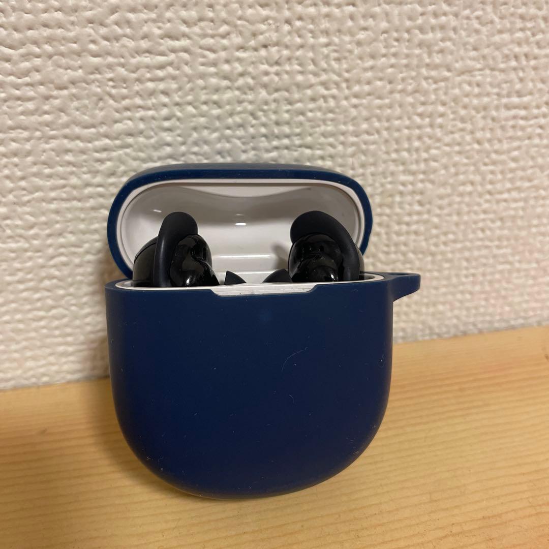 ケースとイヤホン色違い　Bose QuietComfort Earbuds II