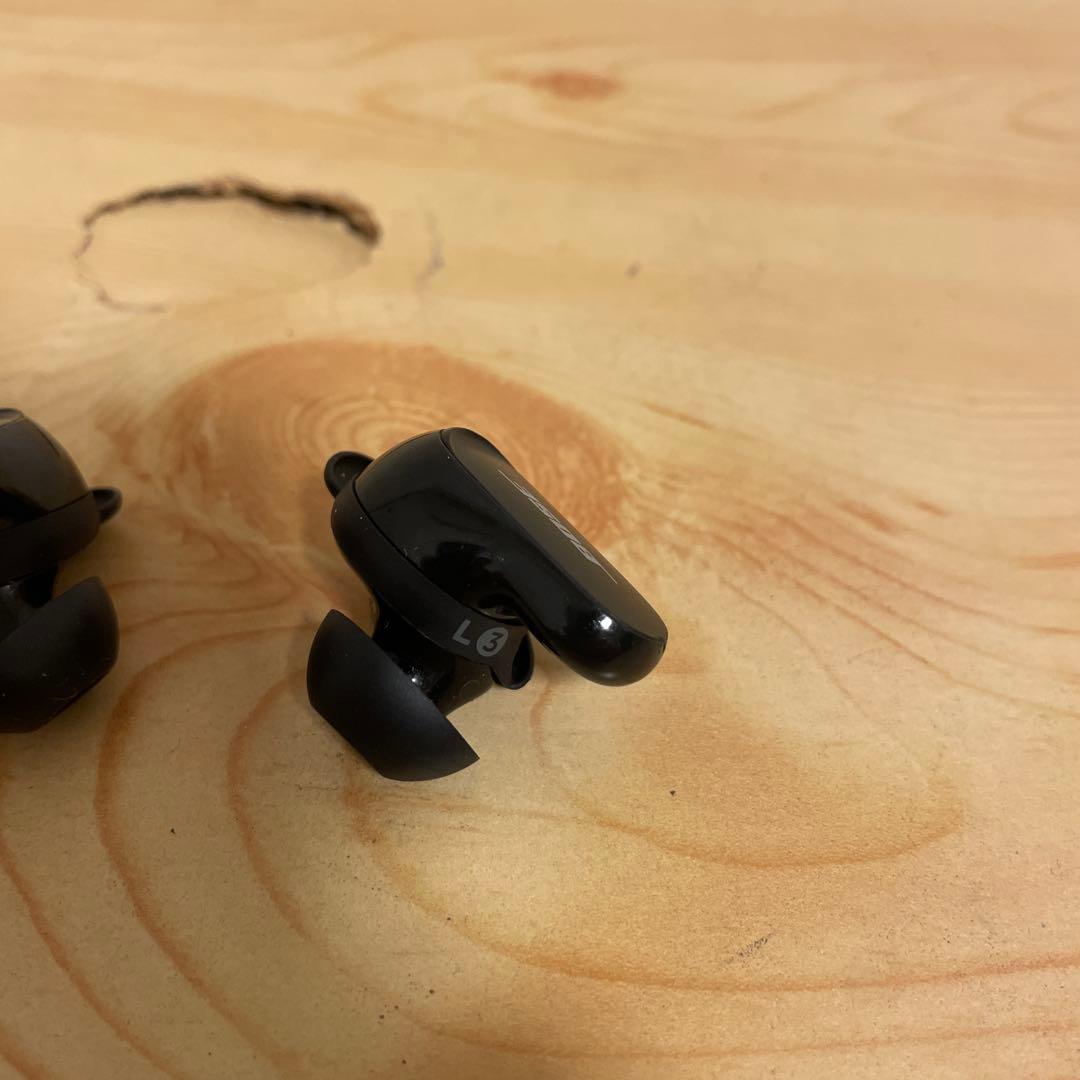 ケースとイヤホン色違い　Bose QuietComfort Earbuds II