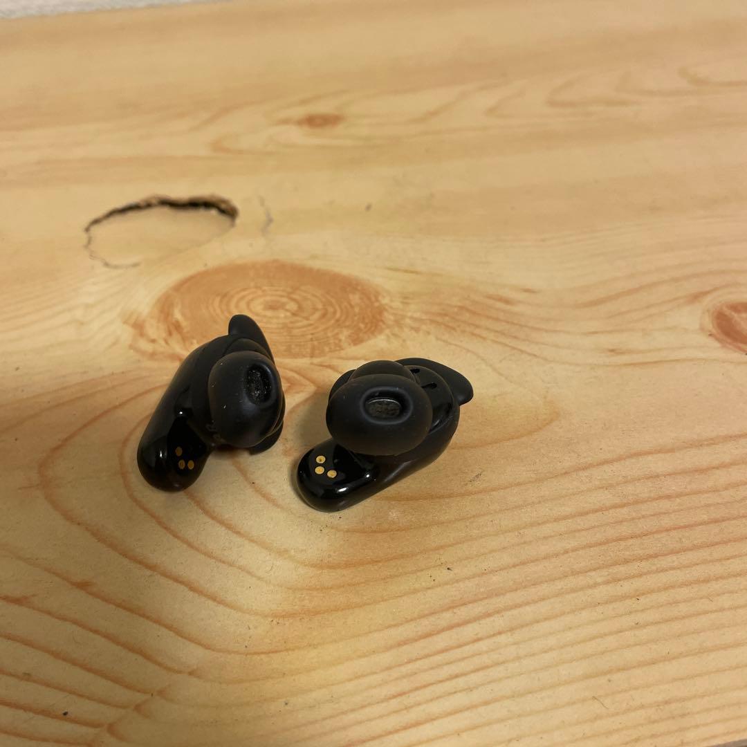 ケースとイヤホン色違い　Bose QuietComfort Earbuds II