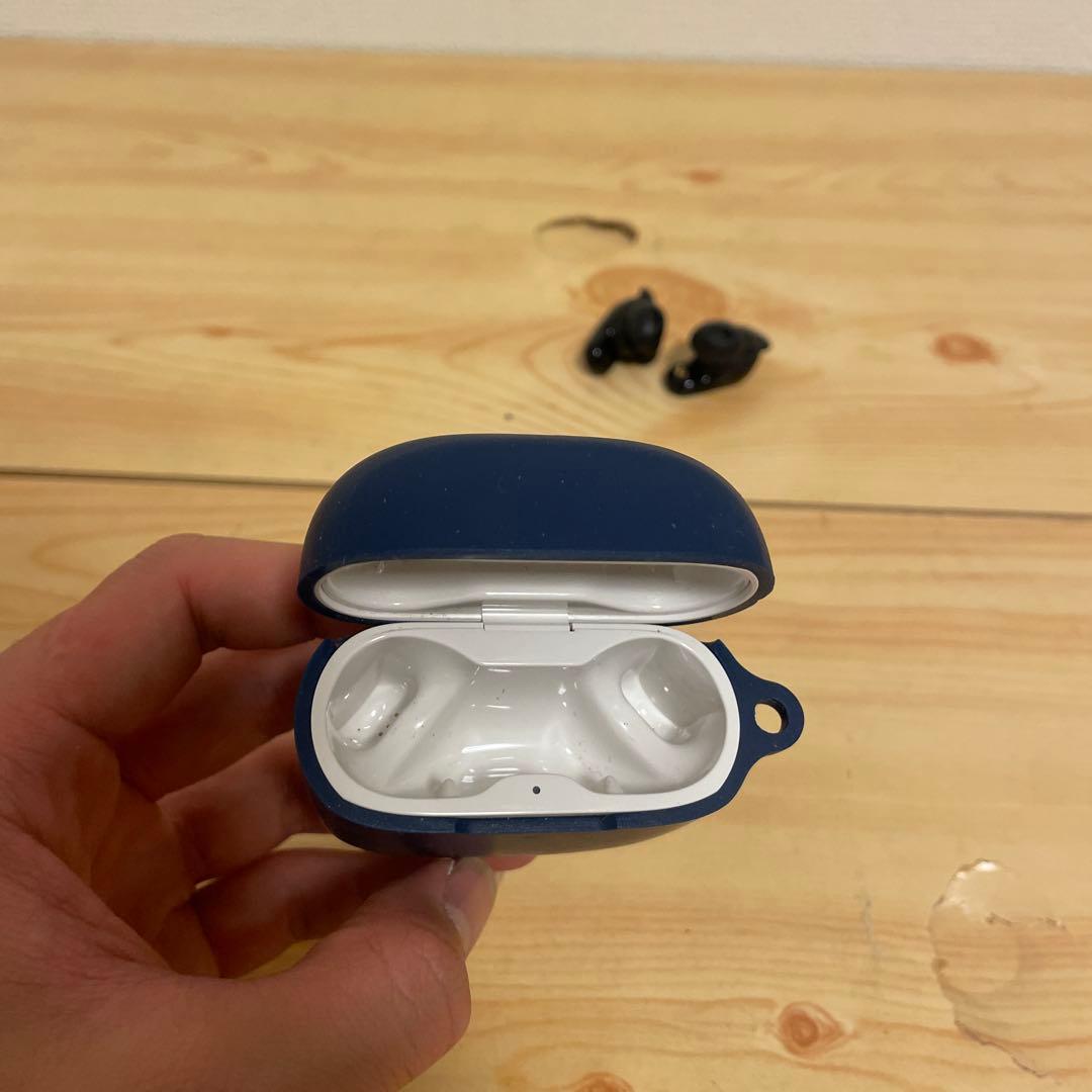 ケースとイヤホン色違い　Bose QuietComfort Earbuds II