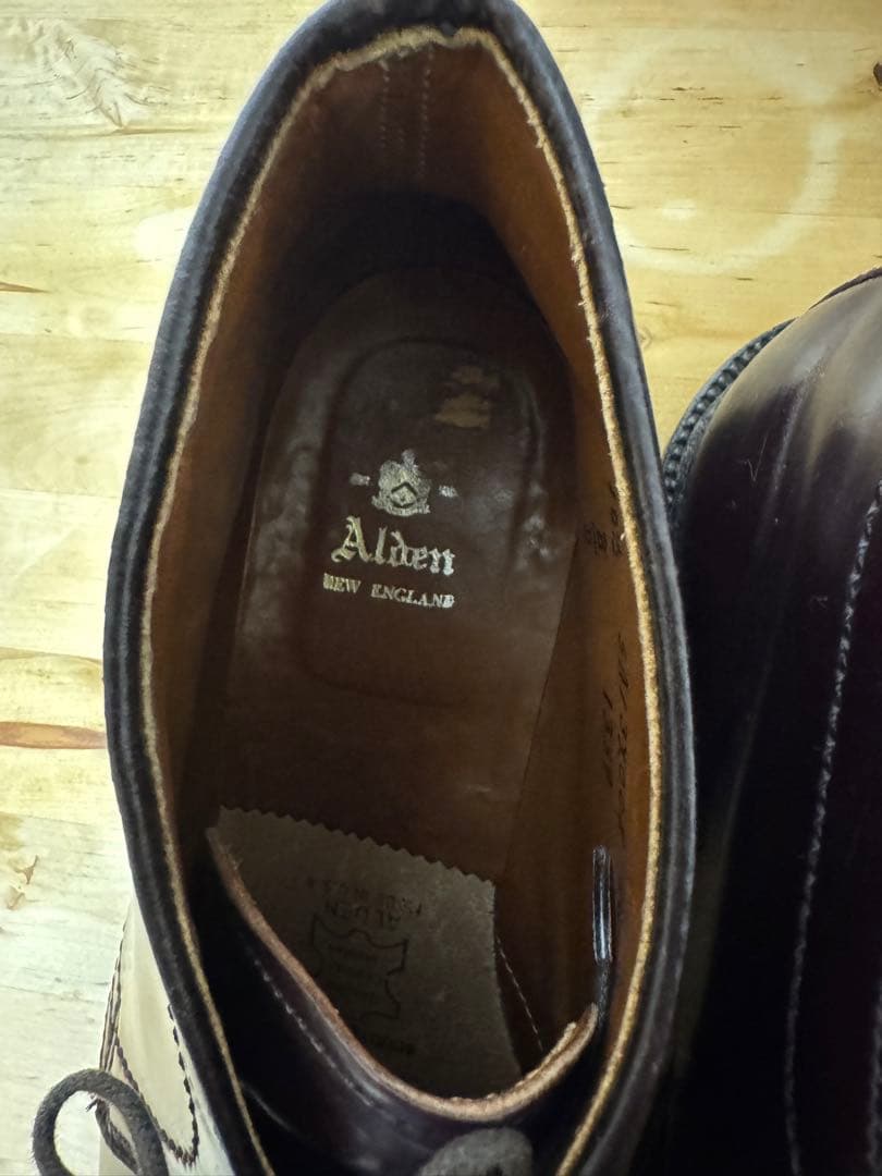 Alden バーガンディ レザー チャッカブーツ