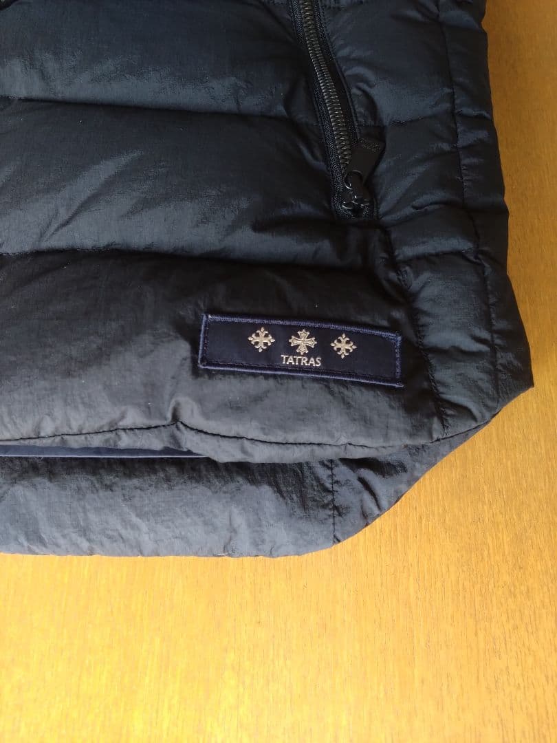 【美品】TATRASタトラスフード付きダウンベスト　ブラック　サイズ1