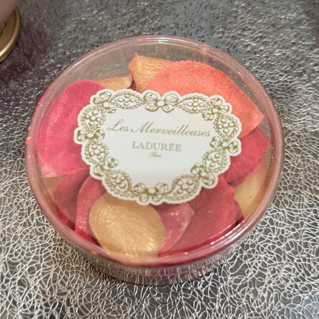 レ・メルヴェイユーズ ラデュレ チークポットとチークローズ02