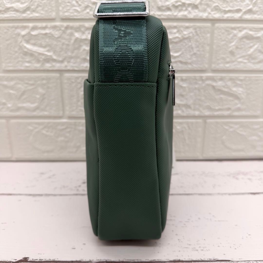 新品・未使用　ラコステ　シャンタコ　鹿の子地エンボスレザー　ショルダーバッグ　緑