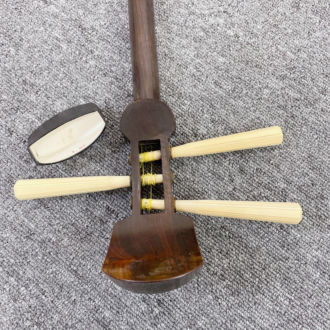 三味線 細棹 金細 トチ入り紅木 綾杉彫り 一本溝 和楽器