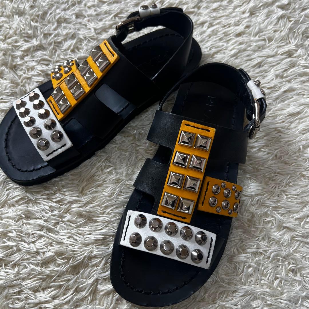 PRADプラダ スタッズ サンダル 38.1/2 (25~25.5くらい)メタル