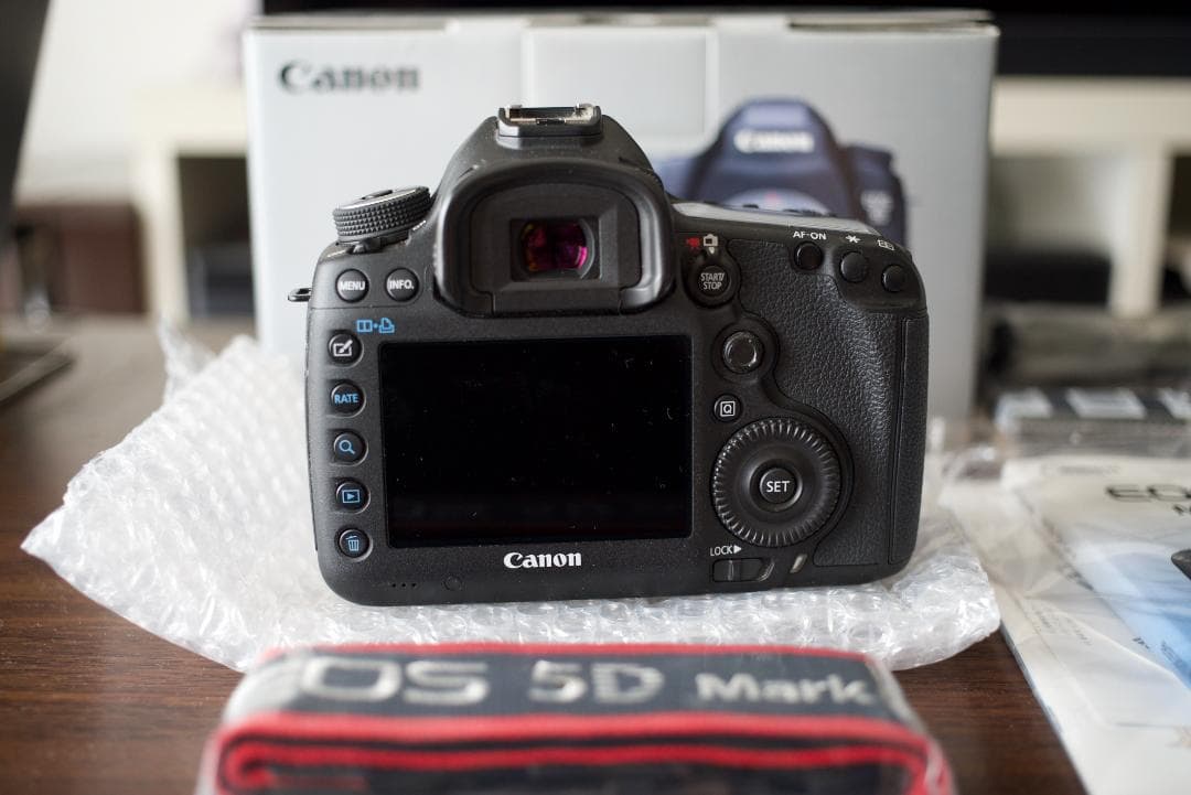 Canon EOS 5D Mark III 本体と付属品 キヤノン