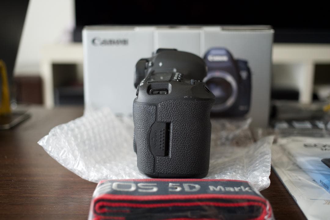 Canon EOS 5D Mark III 本体と付属品 キヤノン