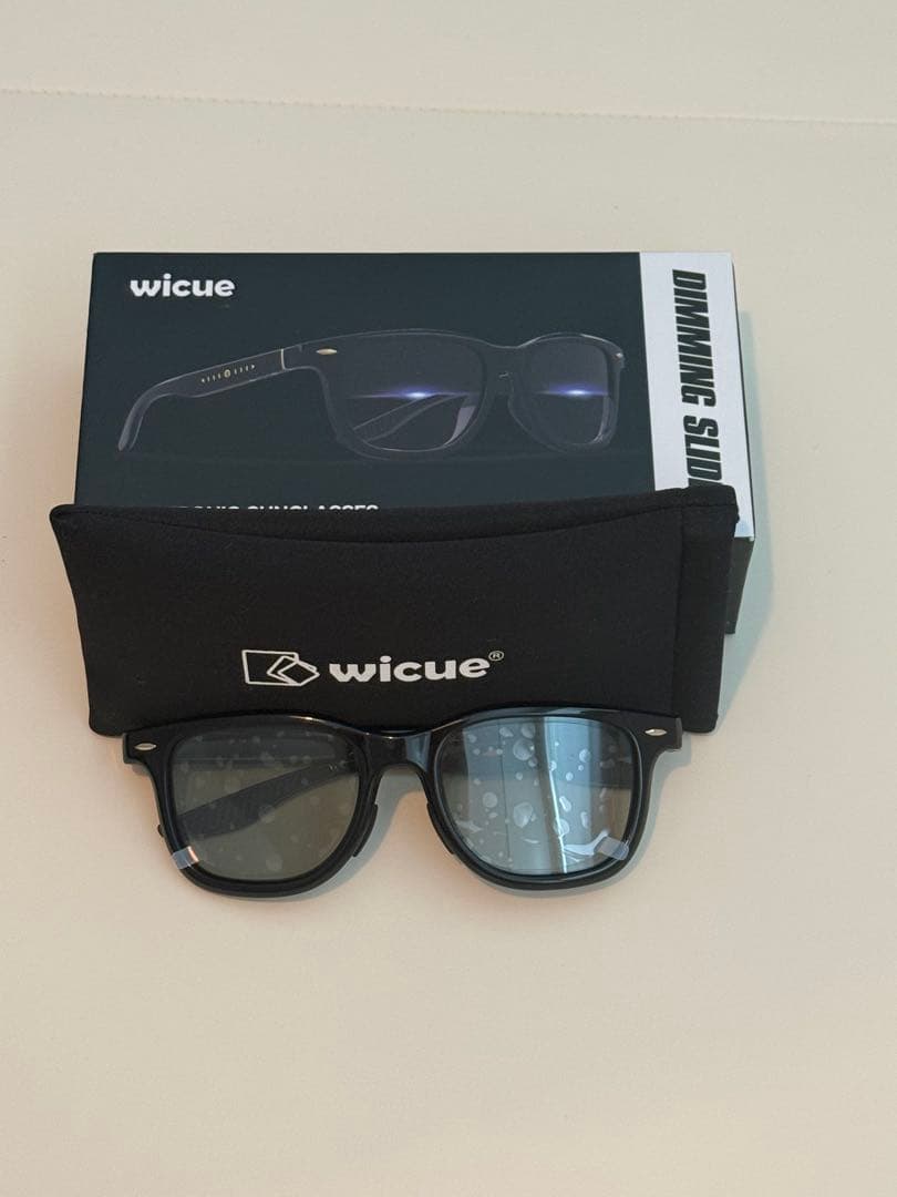 【美品】WICUE スライド式調光サングラス　調光偏光　サングラス ブラック