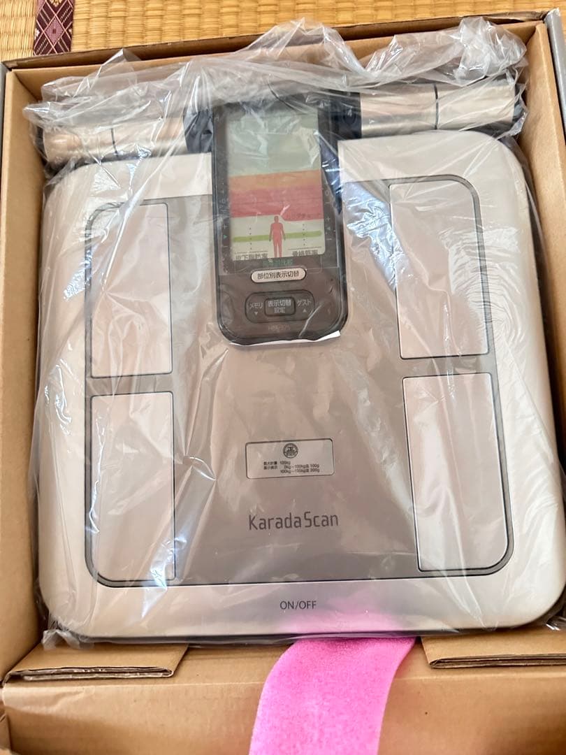 OMRON KaradaScan HBF-375 体重計