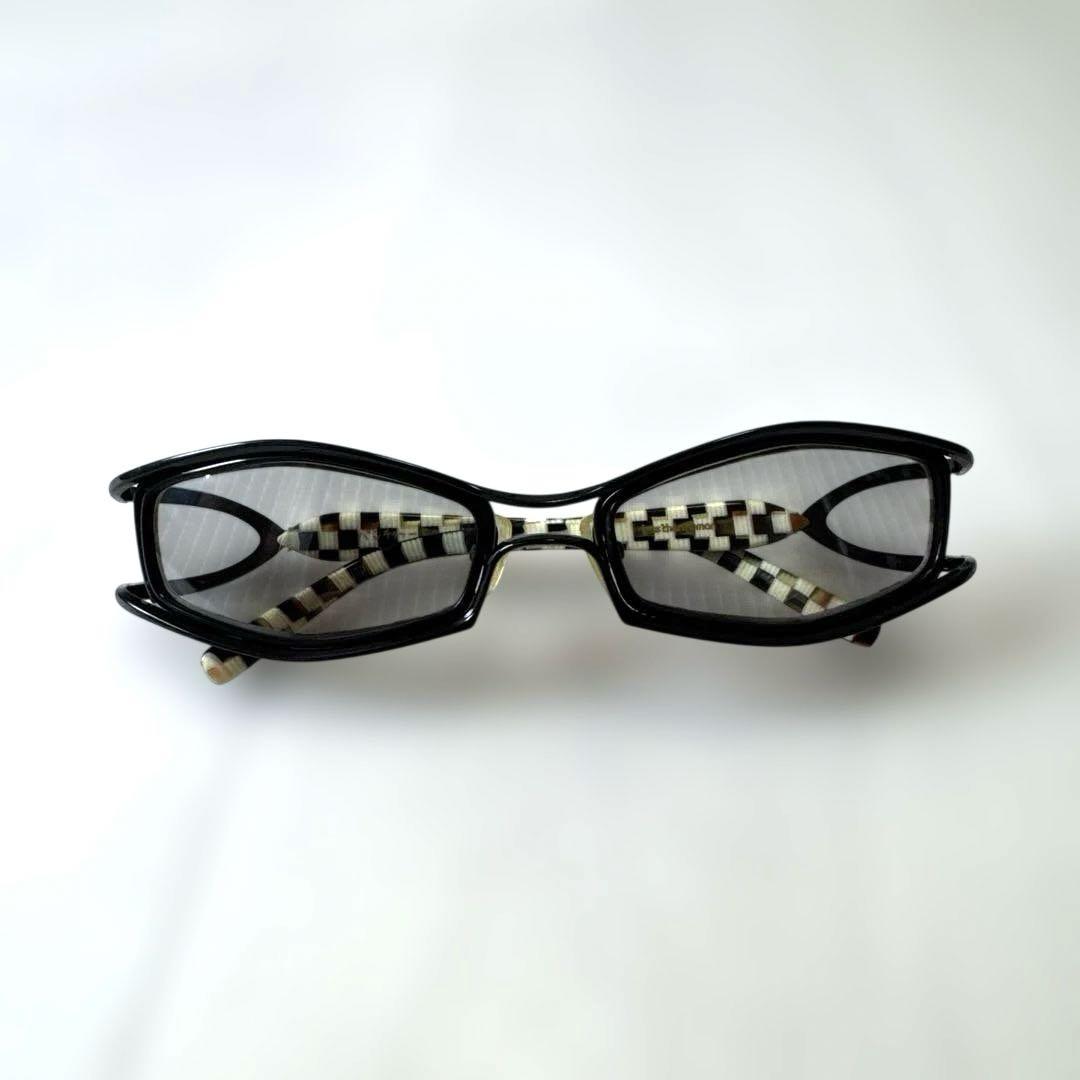 less than human パンチラッ　OkaOde