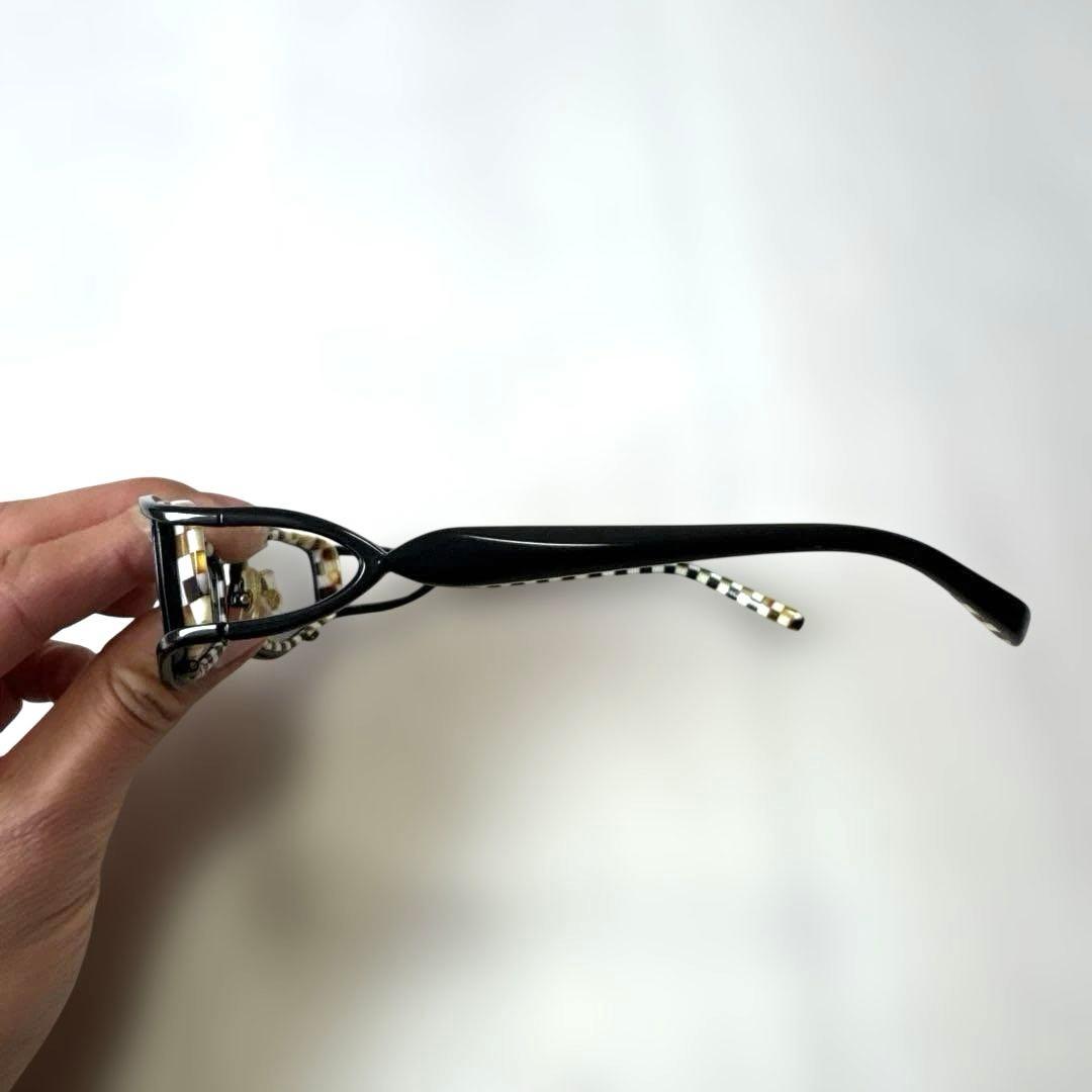 less than human パンチラッ　OkaOde