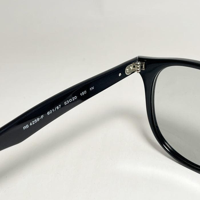 迅速【新品正規品】サングラス レイバン RB4259F-60187 ライトグレー