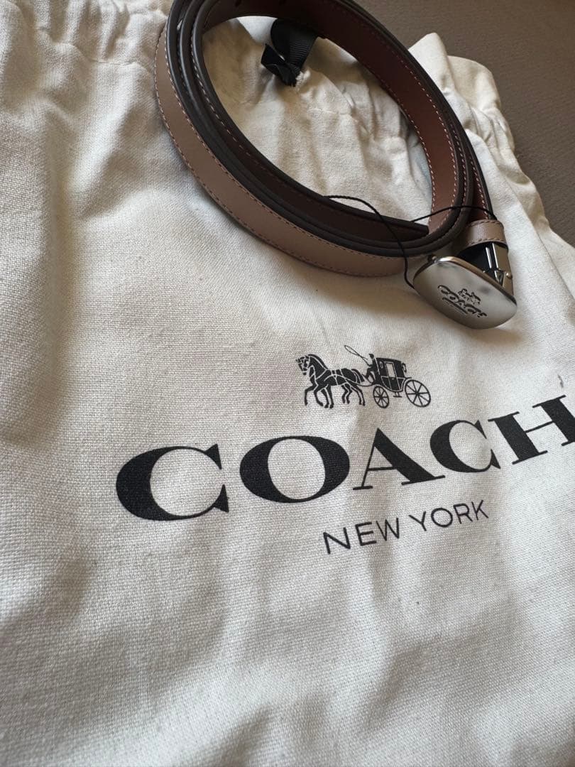 新品COACH リバーシブルベルト保存袋付き