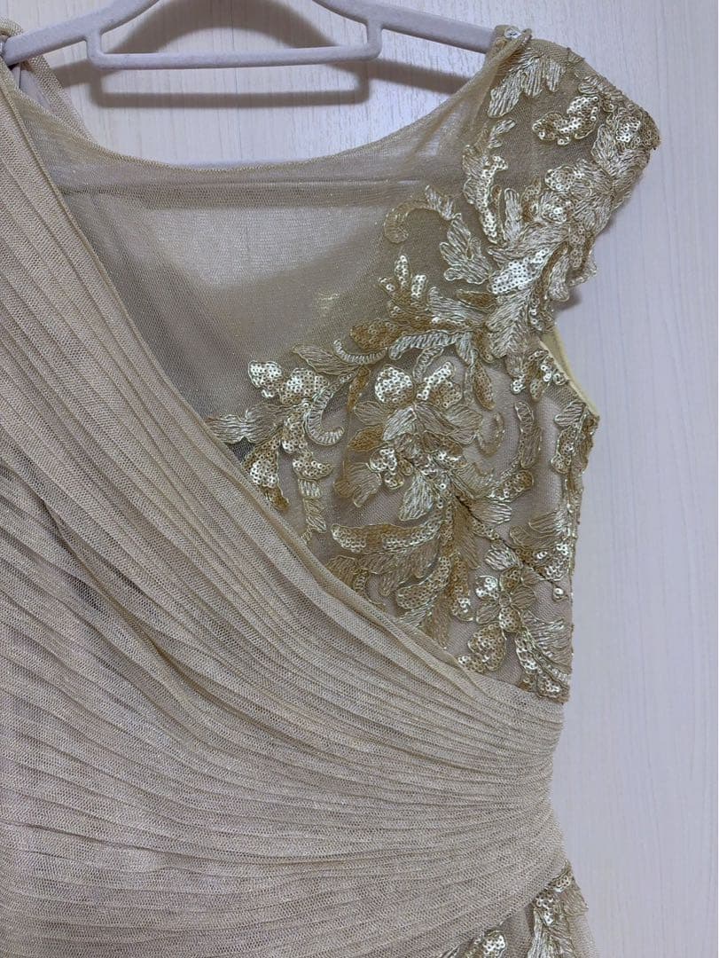 タダシショージ　金色の刺繍付き