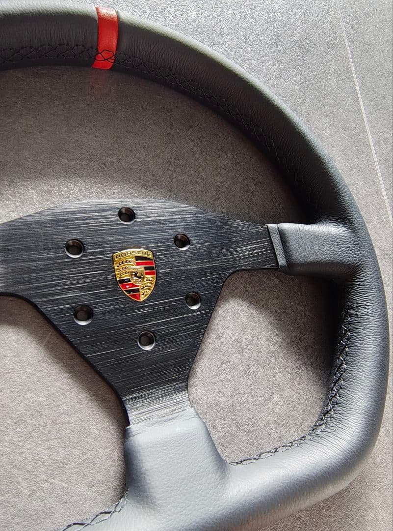 ポルシェクレスト付き ステアリング とスパルコホーンリング