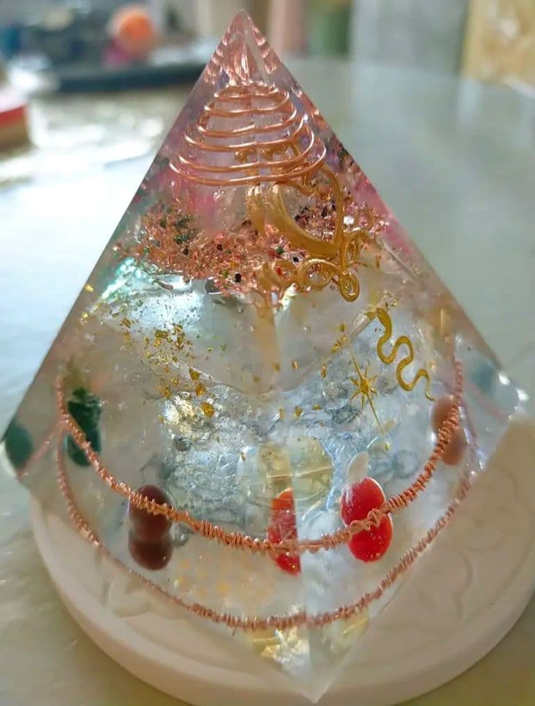 月猫様お取り置き　特殊　オルゴナイト　ピラミッド　メタトロンキューブ　翡翠　宇宙