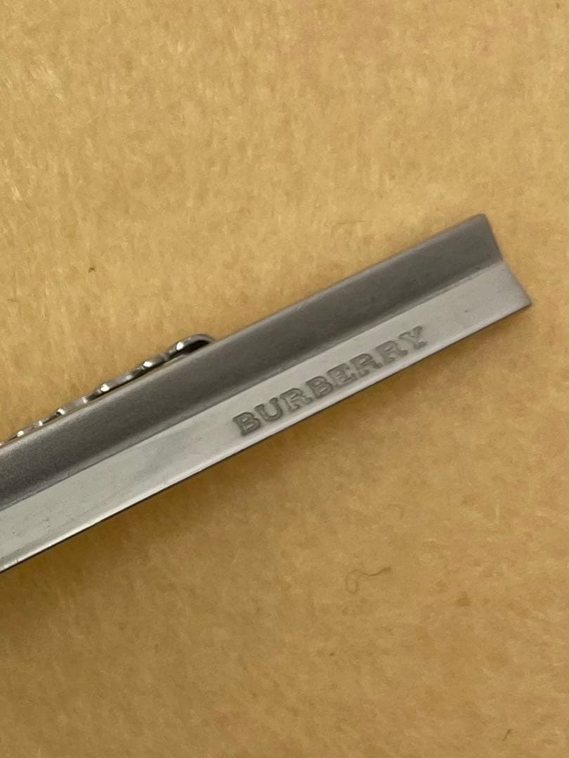 【BURBERRY】ネクタイピン 白×シルバー