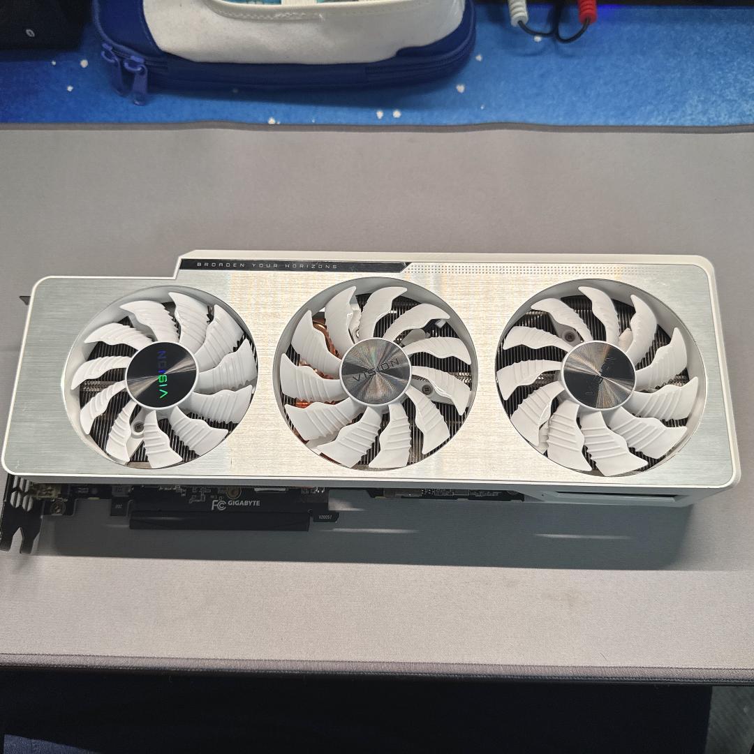 ま*や様 RTX3080Ti グラフィックボード GIGABYTE 白色 銀色