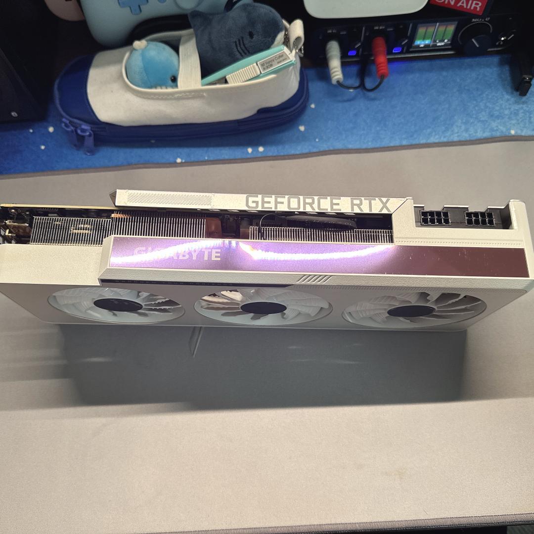 ま*や様 RTX3080Ti グラフィックボード GIGABYTE 白色 銀色
