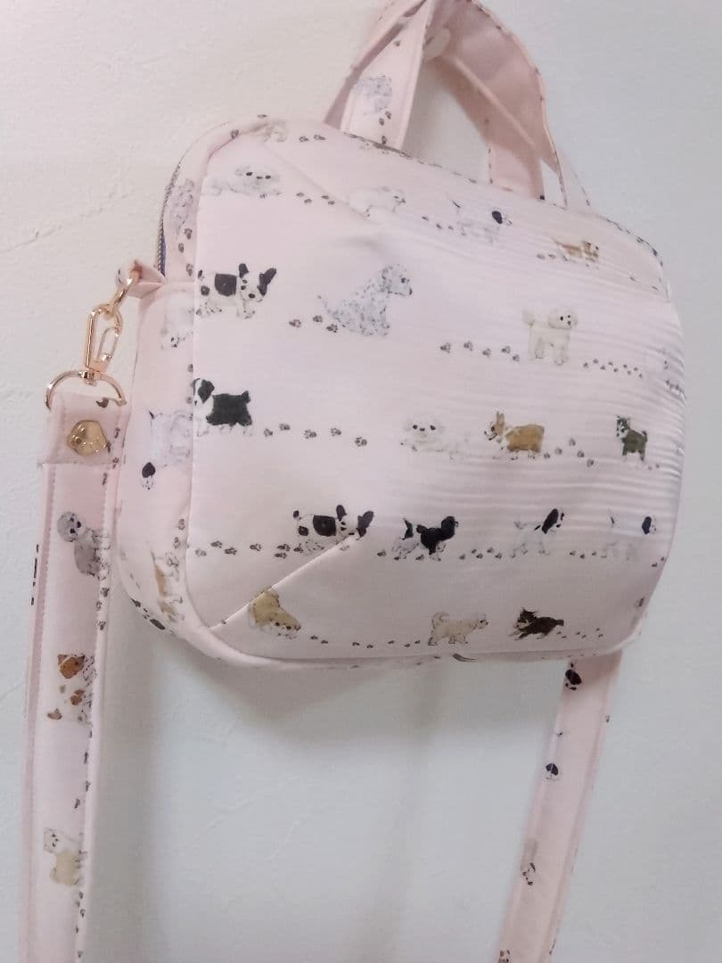 ふっくら食パンみたいなボストンバッグ フランシュリッペ犬の行進