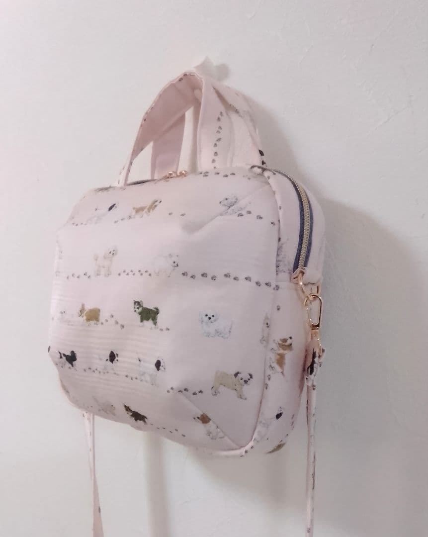 ふっくら食パンみたいなボストンバッグ フランシュリッペ犬の行進