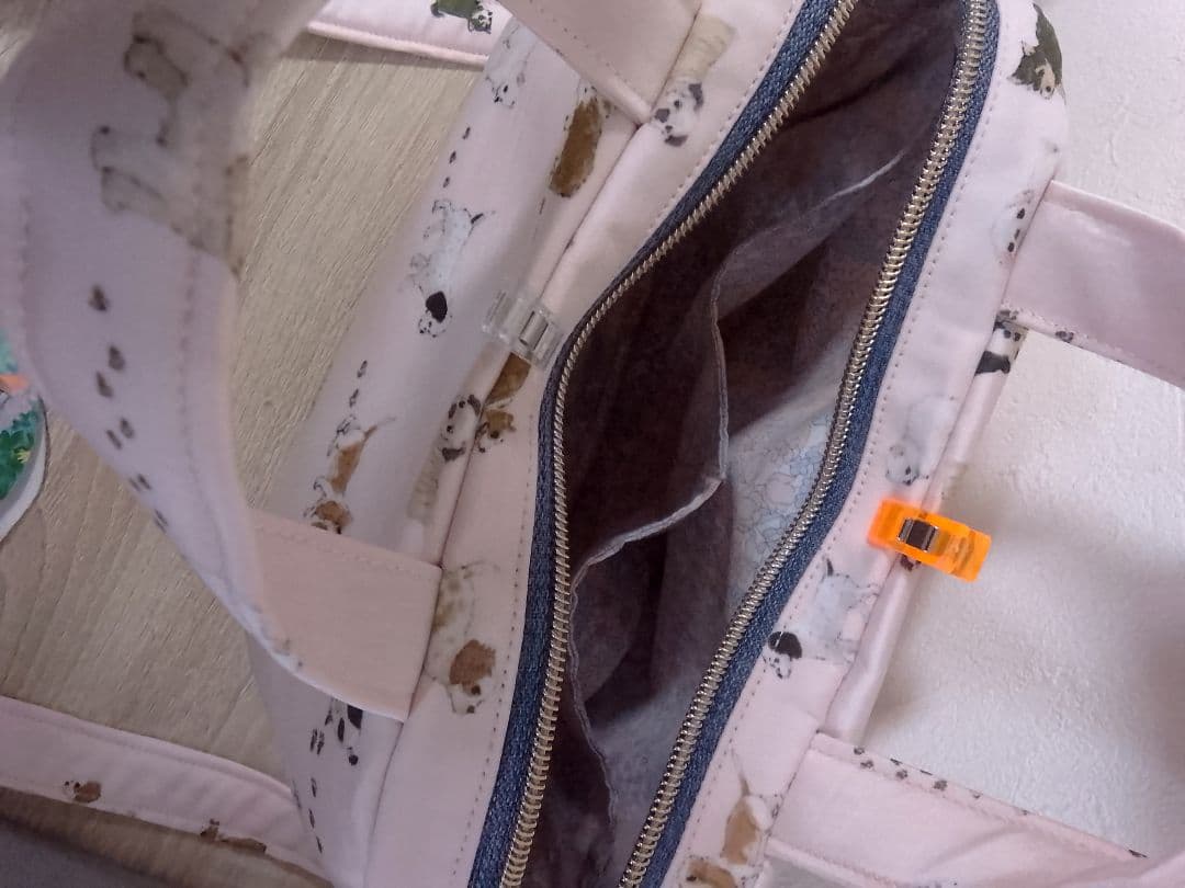 ふっくら食パンみたいなボストンバッグ フランシュリッペ犬の行進