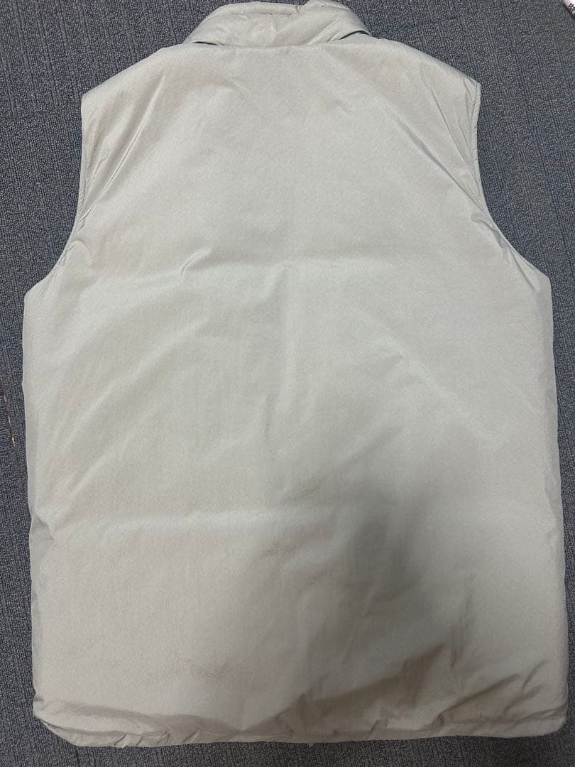 Primaloft ベージュ ノースリーブ ベスト