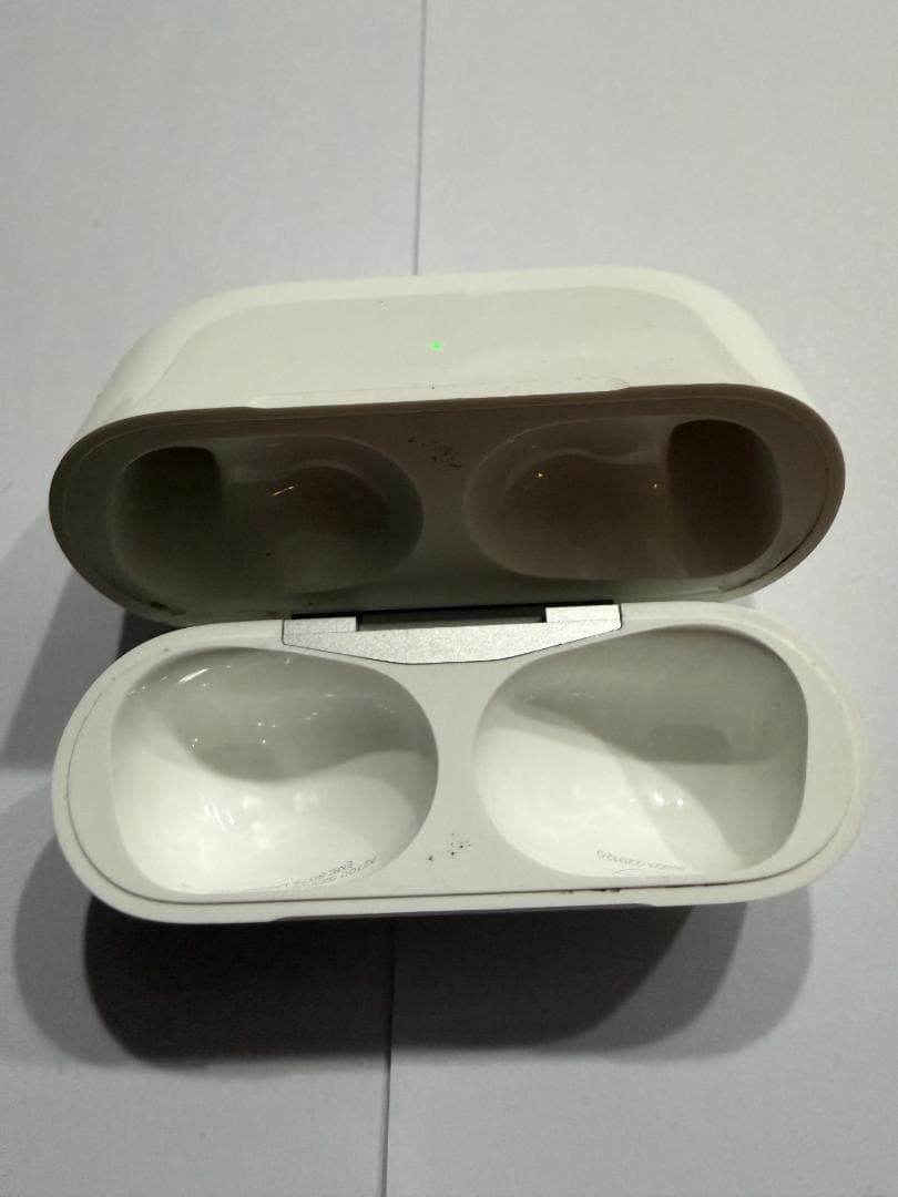 AirPods PRO(第2世代)本体 ホワイト 充電ケース付き