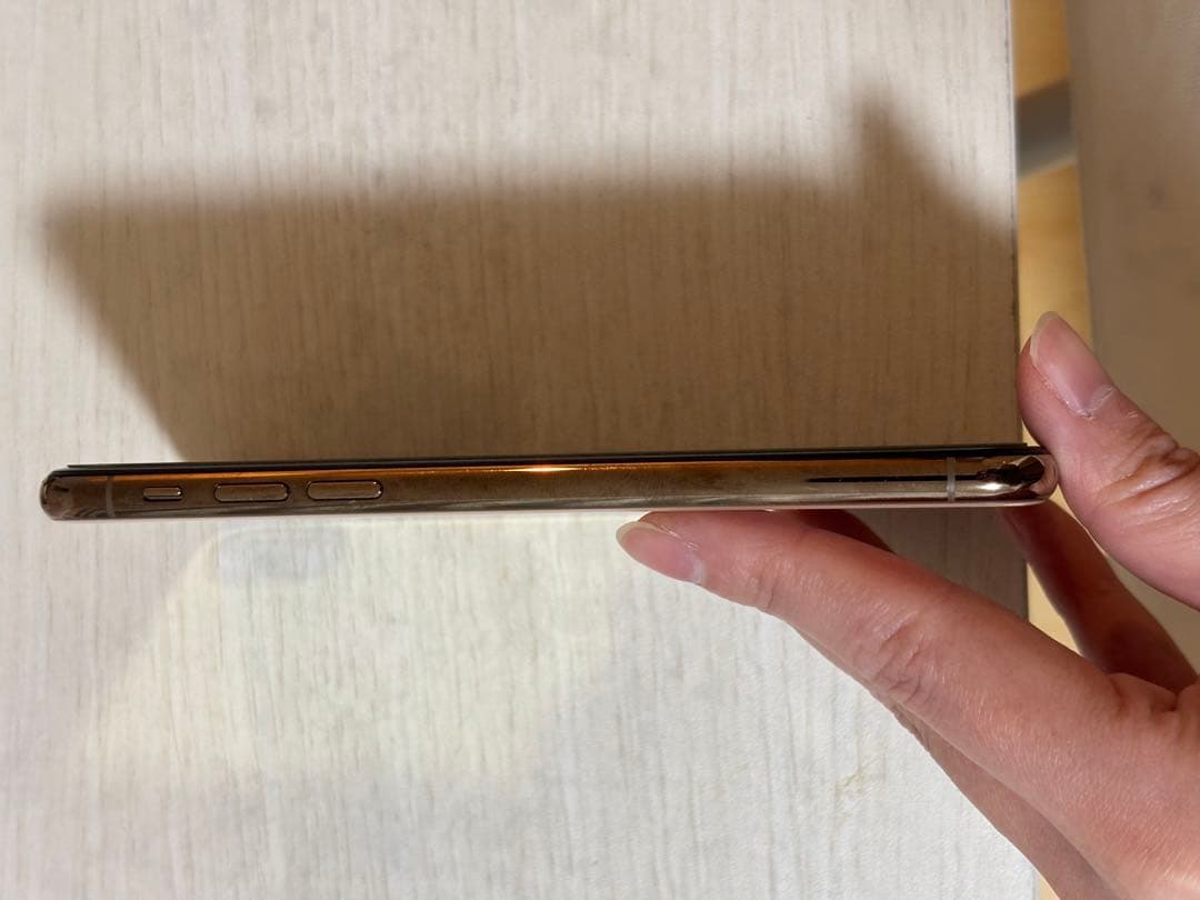 iPhone XS本体　ゴールド