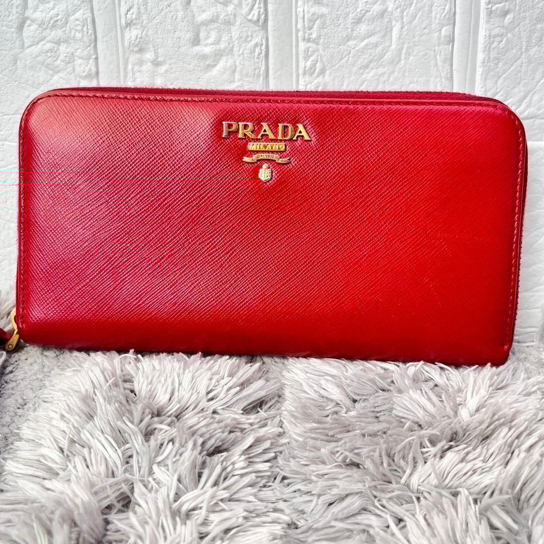 良品✨PRADA 大きめロゴ　ラウンドファスナー　サフィアーノ　レッド　長財布