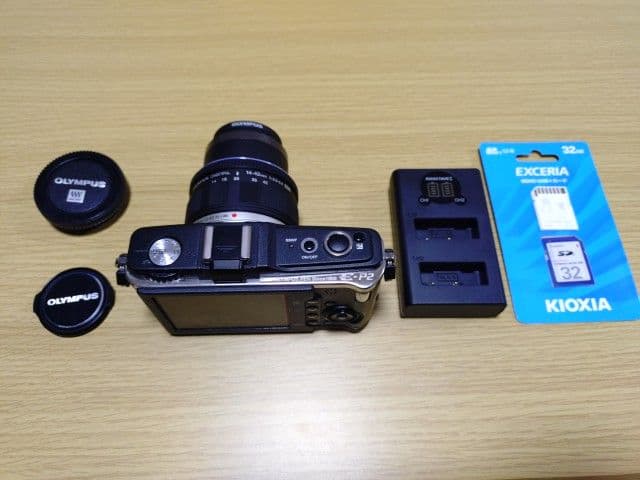 OLYMPUS PEN E-P2 レンズ付 充電器新品 手ブレ補正不良 ジャンク