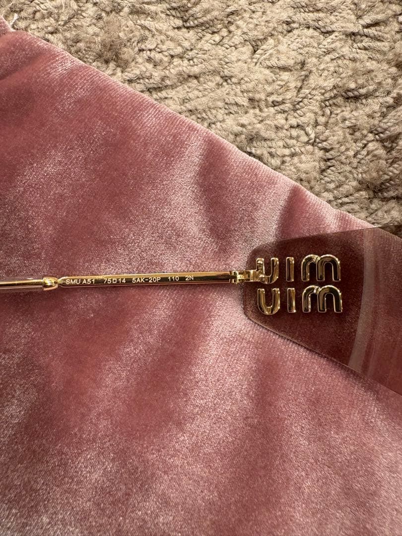 出品終了します。美品！！MIU MIU ゴールドフレーム サングラス