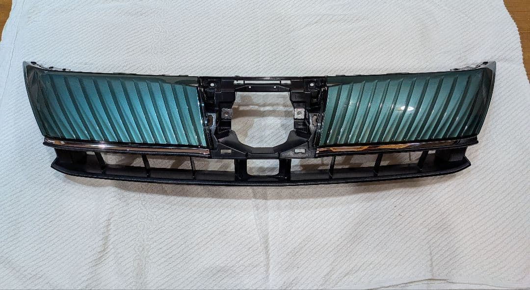 60ハリアー後期　ラジエーターグリル中古