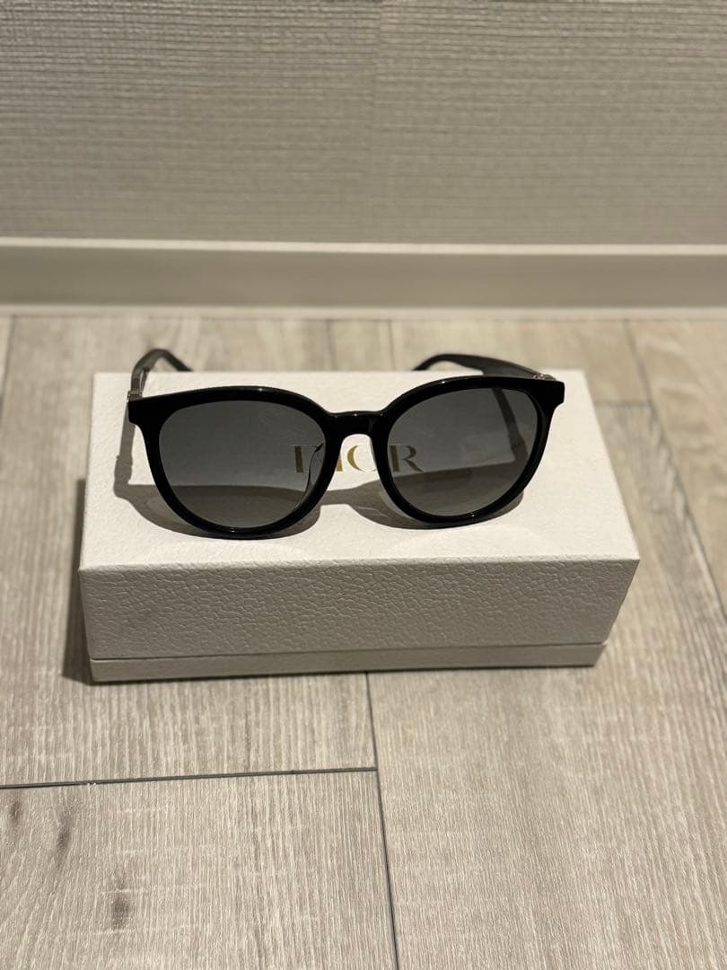 DIOR キャットアイサングラス ブラック