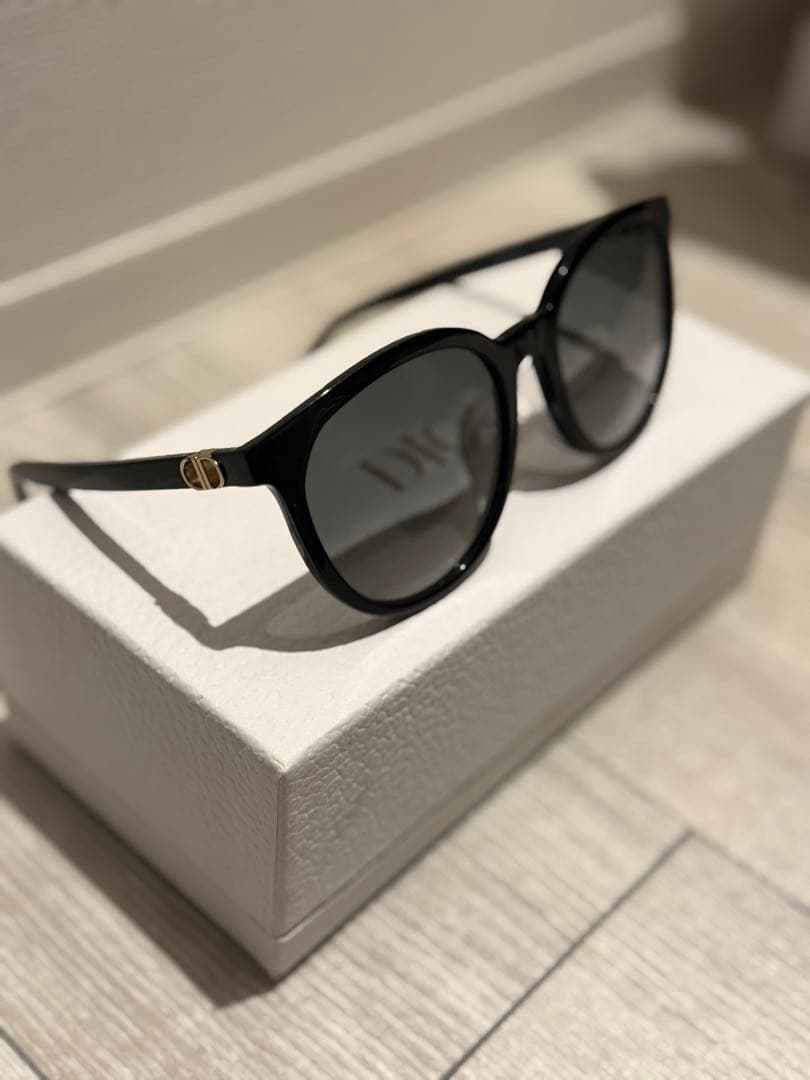 DIOR キャットアイサングラス ブラック