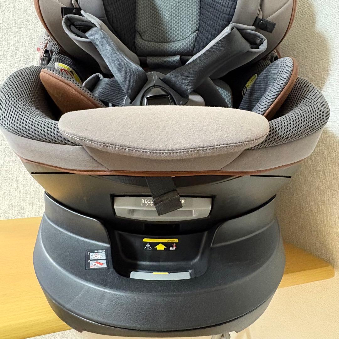 エールベベ クルットR ウィ リュクスグレー チャイルドシート