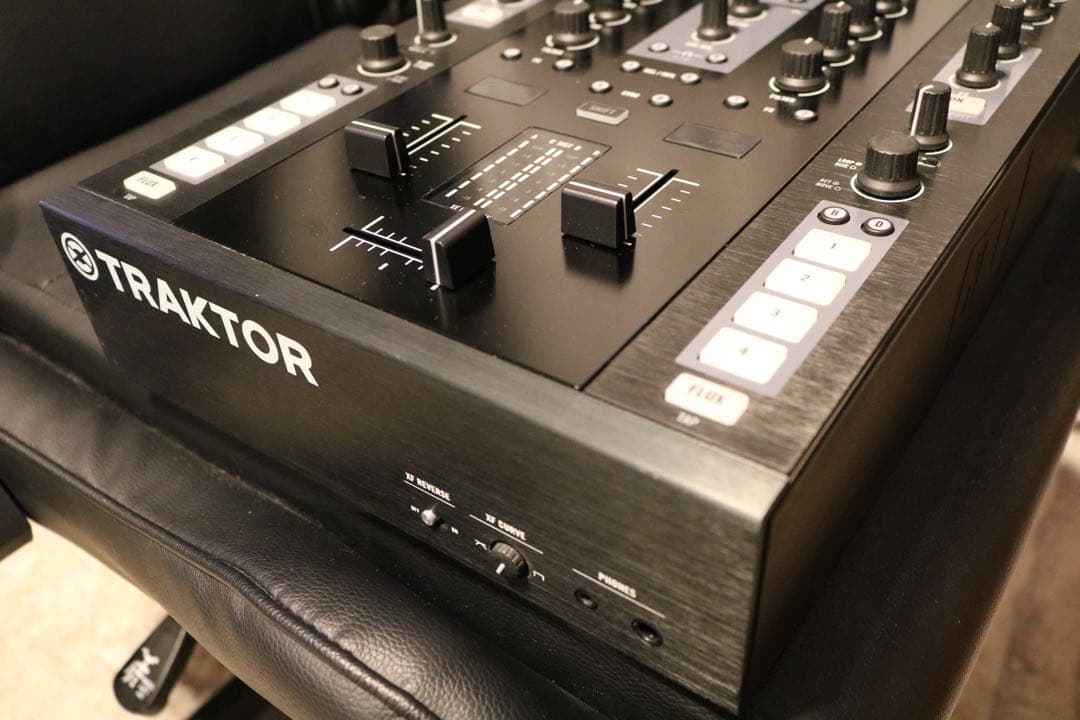 R*n様 TRAKTOR KONTROL Z2 DJコントローラー