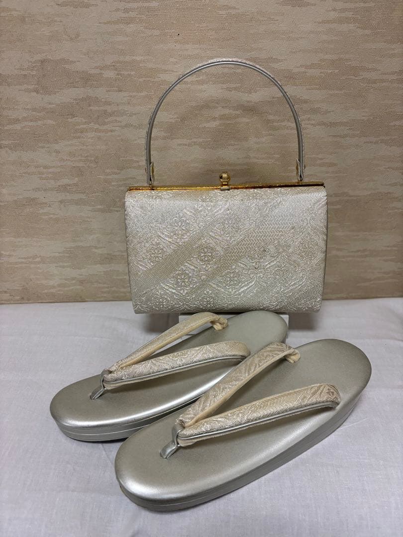 和装用草履バッグセット　シルバー系　正倉院模様　金銀　エレガント　新品　少々訳有