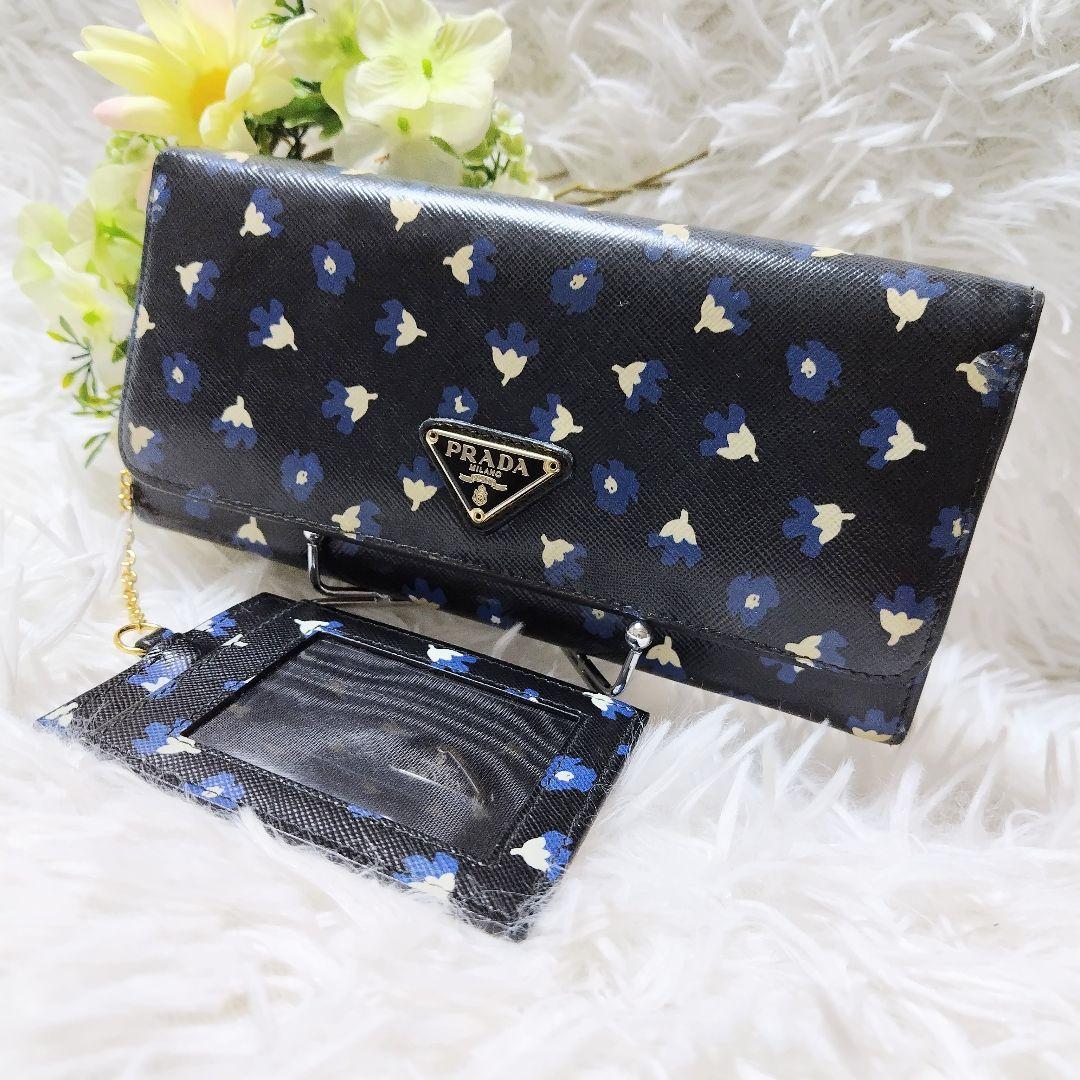 レア希少✨プラダ◇パスケース付きフラップ長財布　三角ロゴ花柄バイカラー黒ブルー