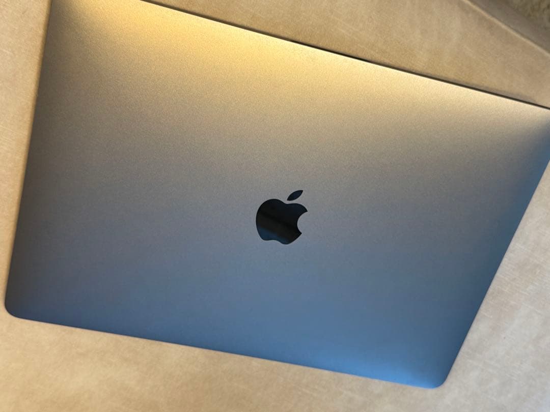 MacBook Pro 2019 13インチ メモリ4USBポート