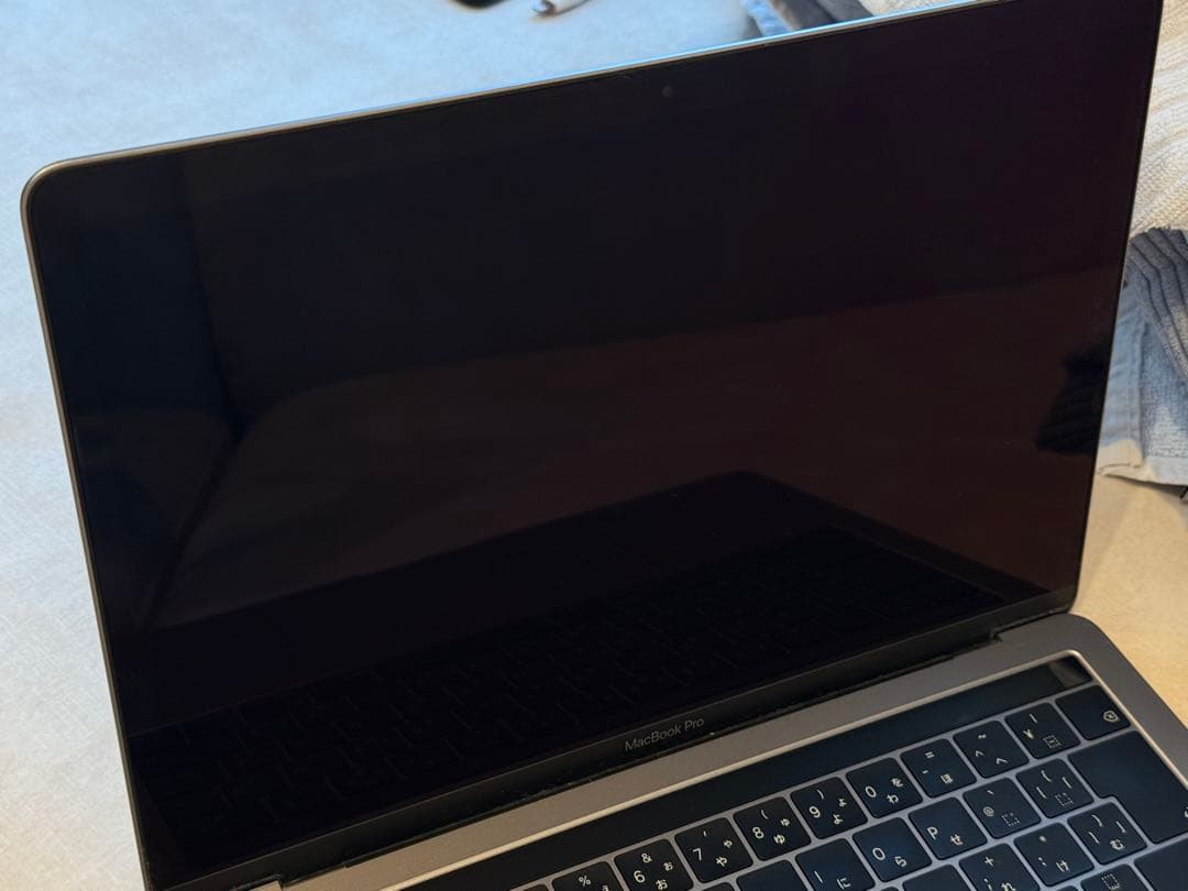 MacBook Pro 2019 13インチ メモリ4USBポート